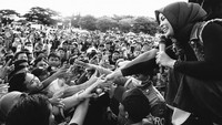 Tantri, Chua dan Cella Kotak manggung di Baubau akhir Juni lalu (tantrisyalindri/Instagram)  