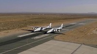 Sejak diresmikan pada Juni 2017, Stratolaunch telah menjalani serangkaian tes sebelum melakukan penerbangan perdana pada musim panas ini. Youtube/Stratolaunch.