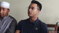 Eza menggelar press conference soal perseteruannya dengan sang bunda, Ruch Gaya.