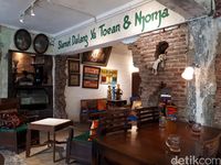 Arjuna Cafe  Bernostalgia dengan Ayam Arjuna dan Kari Ayam 