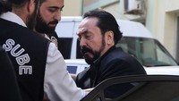 Polisi Turki menangkap Adnan Oktar alias Harun Yahya di Istanbul pada Rabu (11/7) ini. Selama ini, Oktar masuk daftar orang paling dicari oleh Departemen Pemberantasan Kejahatan Finansial Kepolisian Istanbul. Foto: Anadolu Agency