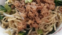 Mie ayam Bangka yang satu ini punya sensasi rasa yang nikmat. Porsinya juga banyak, bikin kenyang di siang hari. Foto: Instagram @dimu.novalina