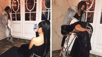 Persahabatan yang baik, mengarahkan temannya agar foto yang diambil bagus. (Foto: Brightside)