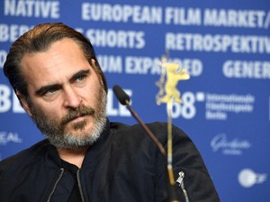 Ini Penampilan Perdana Joaquin Phoenix sebagai Joker