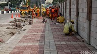Begini penampakan trotoar di depan Wisma Atlet Kemayoran, Jakarta, Rabu (11/7/2018).