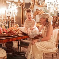 Mulai Gucci hingga Dolce & Gabanna, Jo rela mengeluarkan uang yang lebih banyak agar ia dan si kecil bisa tampil lebih gaya. Foto: Instagram @byjowalker