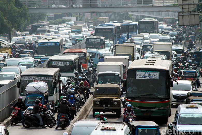 Kemacetan di Jakarta. Foto: Rifkianto Nugroho Kemacetan di Jakarta. Foto: Rifkianto Nugroho