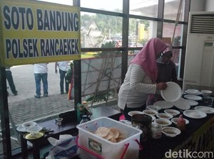 Pengamen hingga PKL Meriahkan HUT Bhayangkara di Bandung