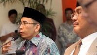 TGB sebagai pembicara menjelaskan berbagai pandangannya yang berkaitan dengan tema diskusi.