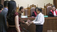 Jusuf Kalla tampak hadir dalam sidang Pengajuan Kembali (PK) eks Menteri Agama Suryadharma Ali.