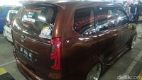 Ari mengubah Toyota Avanza lansiran 2004 dengan mengusung konsep elegan, pada semua bagian mobil, mulai dari eksterior, interior, sampai balutan warnanya.