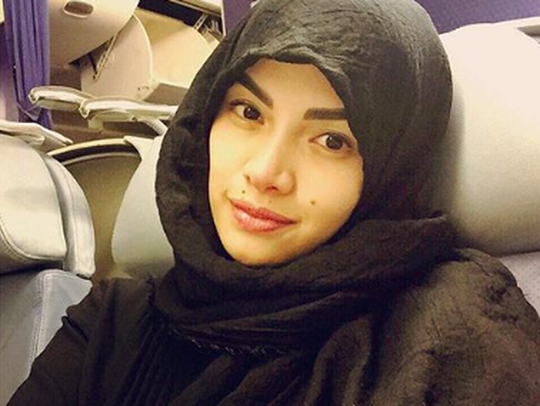 Nikita Mirzani Niat Berhijab Sejak 3 Tahun Lalu Nikita Mirzani Niat Berhijab Sejak 3 Tahun Lalu