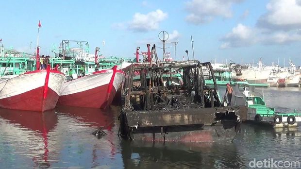 Data Jumlah Kapal Terbakar di Benoa Simpang Siur