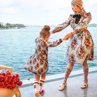 Masih dari Gucci, kali ini keduanya sama-sama pakai dress yang harganya sekitar AUD $1,090 (Rp 11,5 jutaan) dan AUD $2,566 (Rp 27,2 jutaan). Foto: Instagram @byjowalker