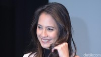 Pemain film 5 Cm Pevita Pearce pun ternyata punya bunny teeth lho! Foto: Noel/detikHOT