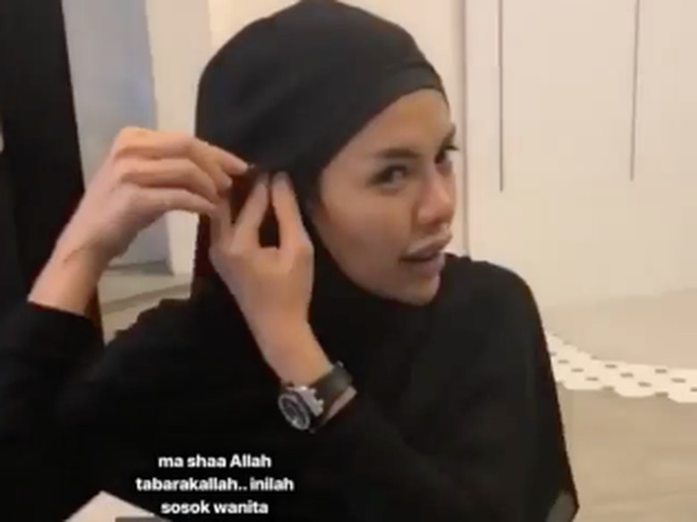 Berhijab, Nikita Mirzani Diingatkan Jangan Hanya Musiman Berhijab, Nikita Mirzani Diingatkan Jangan Hanya Musiman