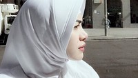 Banyak yang memuji penampilan Nikita Mirzani kala berhijab. Dok. Instagram/nikitamirzanimawardi_17