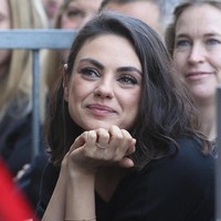 Mila Kunis boleh dibilang adalah salah satu perempuan berdarah Rusia yang sukses merintis karier di Hollywood. Ia sempat juga sempat dinobatkan sebagai wanita terseksi di dunia. Pesonanya di depan kamera membuatnya mampu memiliki jutaan fans di seluruh dunia. (Foto: Instagram)