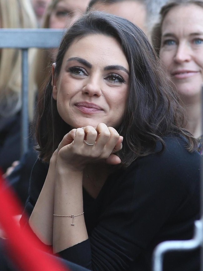 Mila Kunis boleh dibilang adalah salah satu perempuan berdarah Rusia yang sukses merintis karier di Hollywood. Ia sempat juga sempat dinobatkan sebagai wanita terseksi di dunia. Pesonanya di depan kamera membuatnya mampu memiliki jutaan fans di seluruh dunia. (Foto: Instagram)