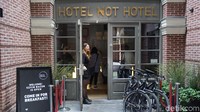 Inilah Hotel Not Hotel di di Piri Reisplein 34, 1057 KH Amsterdam, Belanda. Dari namanya saja sudah bikin penasaran (Afif Farhan/detikTravel)