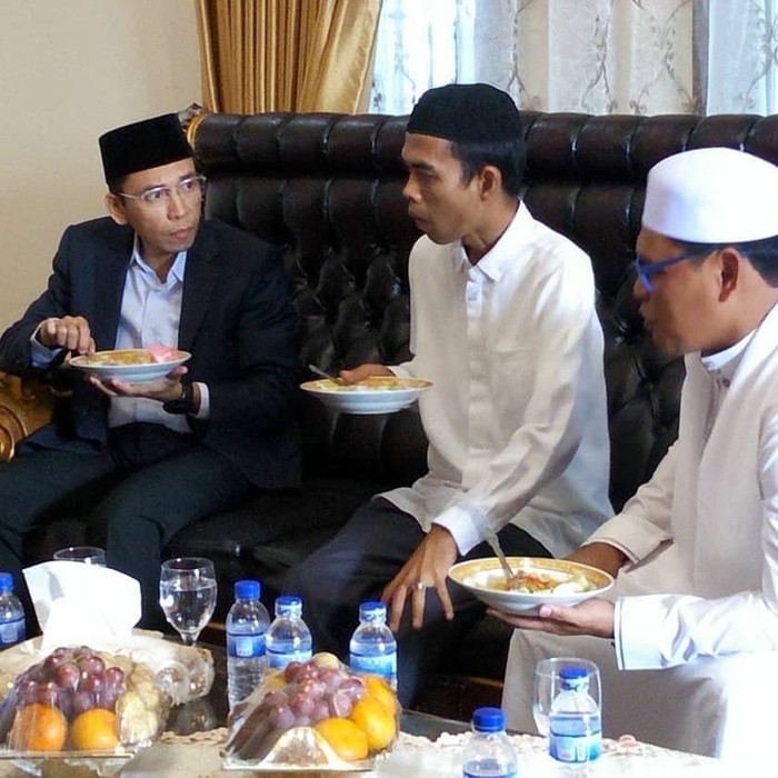 Intip Gaya Tuan Guru Bajang Saat Makan Bersama Ustaz Abdul 