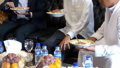 Intip Gaya Tuan Guru Bajang Saat Makan Bersama Ustaz Abdul Somad dan Ulama
