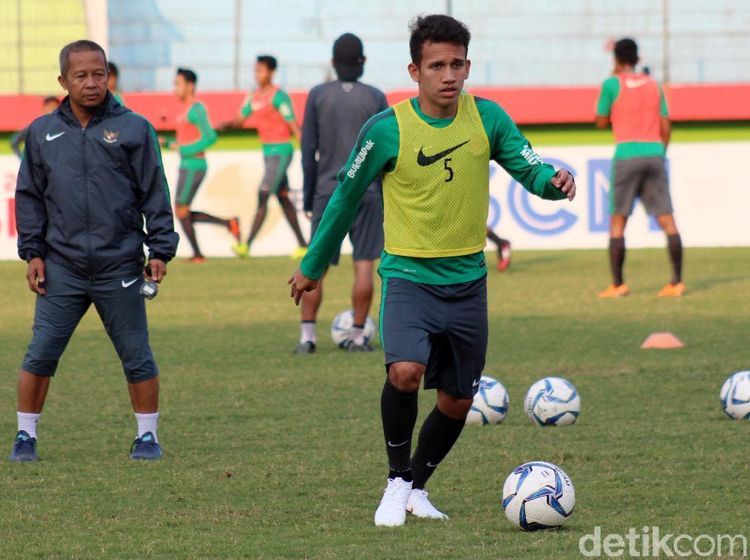 Egy Maulana Vikri Berlatih di Timnas U-19