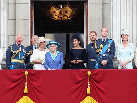 Alasan Meghan Markle Terlihat Pendek di Keluarga Kerajaan 