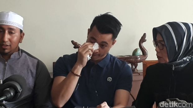 Eza Gionino Beberkan Isi SMS Terakhir Tak Berbalas ke Ibunda