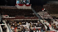 Jokowi menyampaikan amanatnya dalam HUT Bhayangkara ke-72.