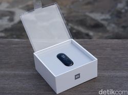 Unboxing Mi Band 3, Gelang Pintar Ramah Kantong