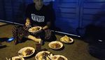 Aksi Ganjar Pranowo Saat Berburu Tengkleng hingga Ngulek Sambel