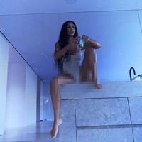 Unggah Foto Minum Jus Nanas, Kim Kardashian Suruh Netizen Cek Khasiatnya di Google