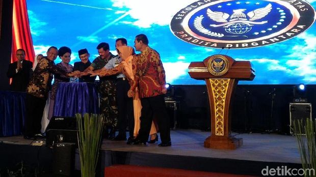Peresmian SMA Pradita Dirgantara di Boyolali. 