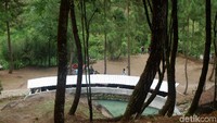 Foto: Traveler dijamin betah dan segar setelah mandi di sini. Airnya hangat dan bikin rileks di akhir pekan! (Uje/detikTravel)