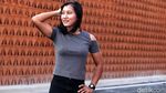 Aksi Crismonita Gotong Sepeda
