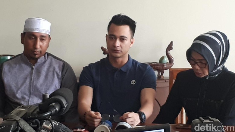 Eza Gionino Beberkan Isi SMS Terakhir Tak Berbalas ke Ibunda Eza Gionino Beberkan Isi SMS Terakhir Tak Berbalas ke Ibunda