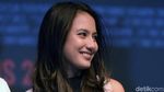 Dear Ariel, Pevita Pearce Lagi Happy Banget Nih!