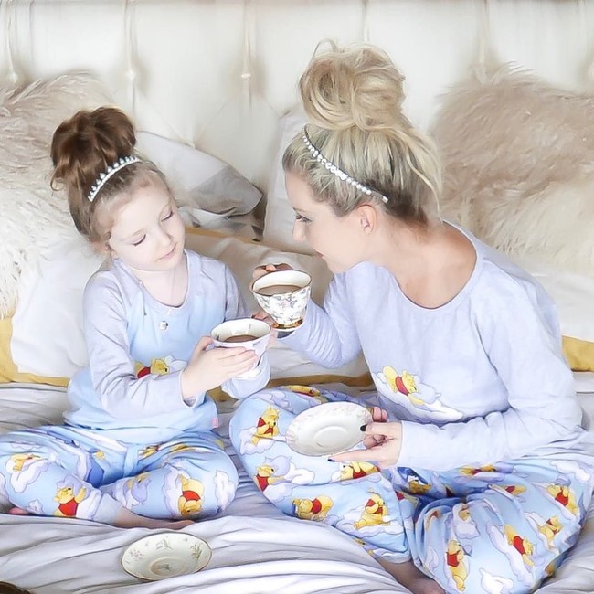 Ivy pun sangat beruntung punya ibu seperti Jo. Punya banyak barang branded, Jo mengaku sudah punya rencana untuk mewariskan koleksinya pada sang anak. Foto: Instagram @byjowalker