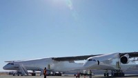Pesawat Stratolaunch dimiliki oleh Paul Allen, yang mendirikan Microsoft. Youtube/Stratolaunch.