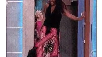 Pas udah ganti seragam, baru deh Henry nyamperin pemain Prancis di ruang ganti. Foto: Istimewa