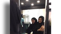 Ia pun menuliskan rasa syukurnya atas pilihan Nikita Mirzani itu. Dok. Instagram/vivizubedi