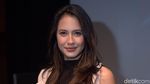 Dear Ariel, Pevita Pearce Lagi Happy Banget Nih!
