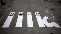 Bahkan jalan kecil ini juga digambar. IIstimewa/Boredpanda/Instagram/Oakoak Street Art.