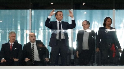 Selebrasi Macron di Samping Raja Belgia saat Prancis Cetak Gol