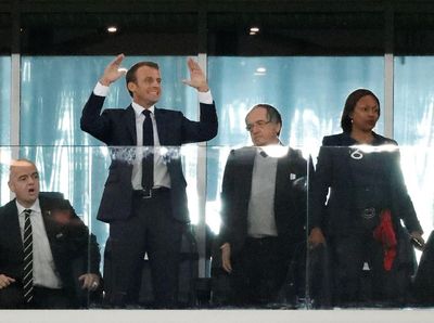 Selebrasi Macron di Samping Raja Belgia saat Prancis Cetak Gol