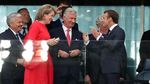 Selebrasi Macron di Samping Raja Belgia saat Prancis Cetak Gol
