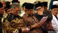 Hadir pula Ketua Umum Pengurus Besar Nahdlatul Ulama (PBNU) Said Aqil Siradj.