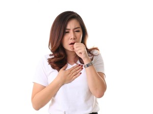Wanita Batuk Sampai Tulang Retak, Dokter Klaim Akibat Sunscreen Berlebihan