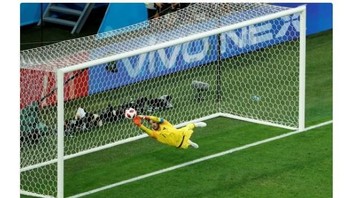 Untung mandulnya Giroud bisa ditutupi dengan kecermelangan Lloris di bawah gawang, Saking hebatnya ia disebut bisa menyimpan file PDF di kalkulator. Foto: Istimewa